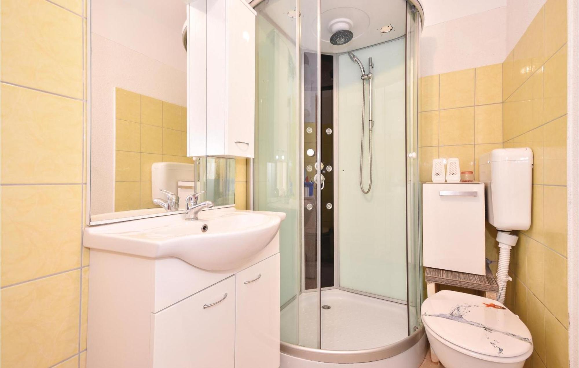 2 Bedroom Gorgeous Apartment In Stomorska Εξωτερικό φωτογραφία
