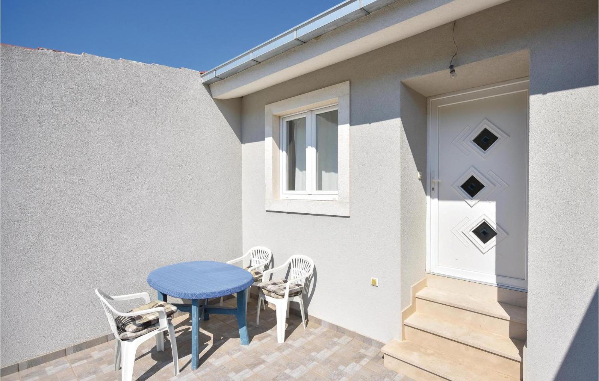 2 Bedroom Gorgeous Apartment In Stomorska Εξωτερικό φωτογραφία
